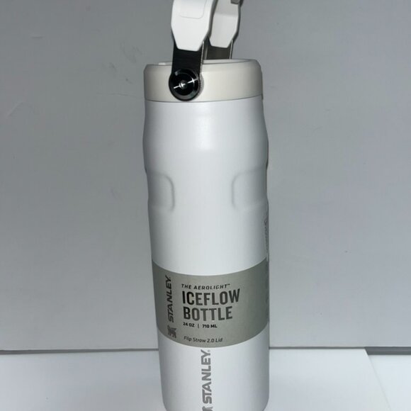 Stanley 24oz IceFlow Aerolight Stainless Steel Water Bottle with Flip Straw 2.0 - Picture 3 of 5